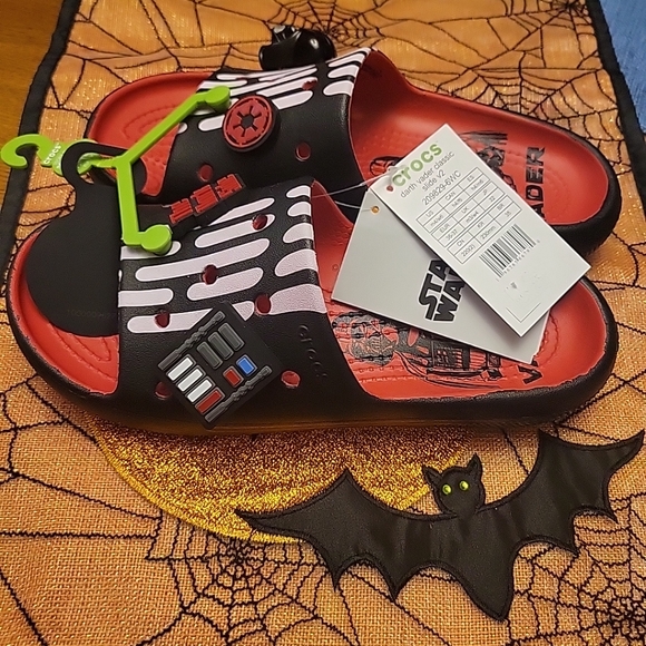 CROCS Star Wars DARTH VADER Slides Sandals Unisex M- 4/W-6 GLOW IN THE DARK NWT - Picture 2 of 5